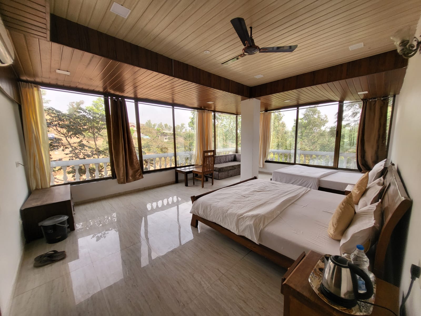 Mozar Palace accommodation and interiors